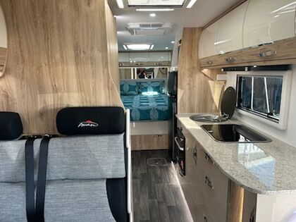 Avan Ovation M6 B Class