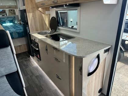 Avan Ovation M6 B Class