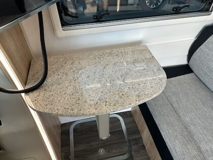 Avan Ovation M6 B Class