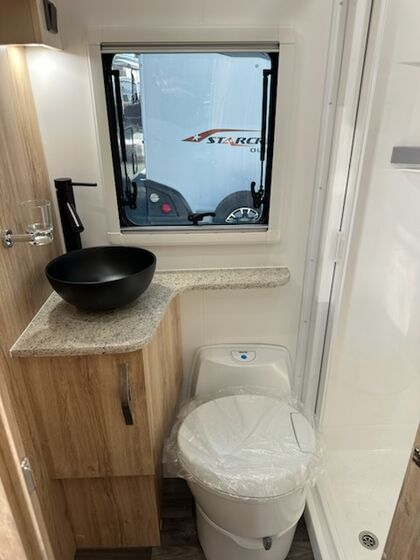 Avan Ovation M6 B Class