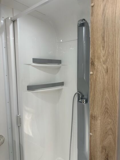 Avan Ovation M6 B Class