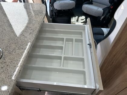 Avan Ovation M6 B Class