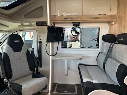 Avan Ovation M6 B Class