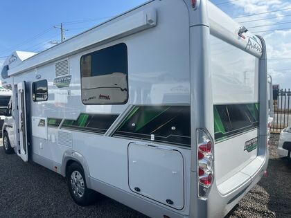 Avan Ovation M6 C Class