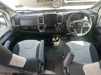Avan Ovation M6 C Class