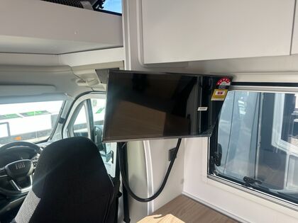 Avan Ovation M6 C Class