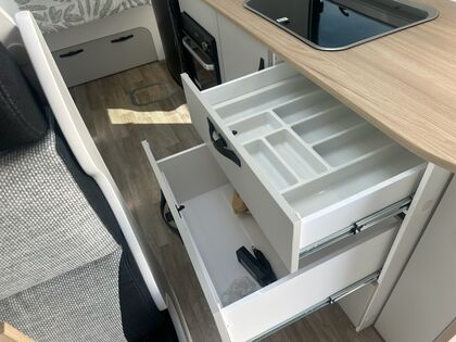 Avan Ovation M6 C Class
