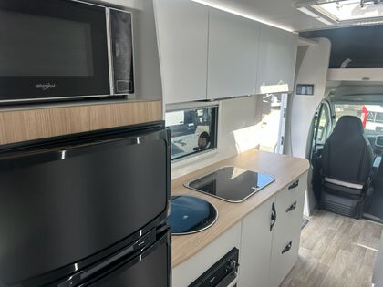 Avan Ovation M6 C Class