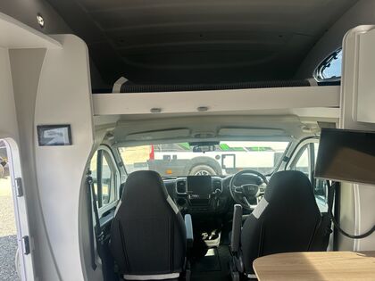 Avan Ovation M6 C Class