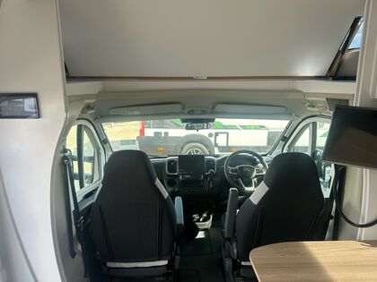 Avan Ovation M6 C Class