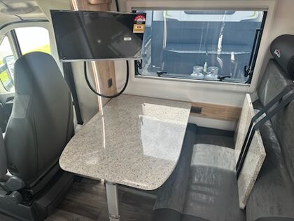 Avan Ovation M7 C Class