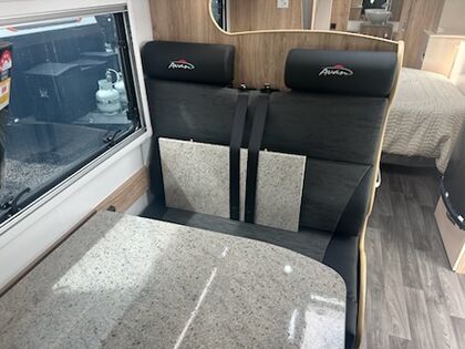 Avan Ovation M7 C Class