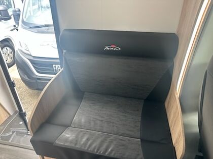 Avan Ovation M7 C Class