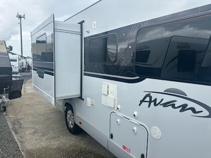 Avan Ovation M7 C Class