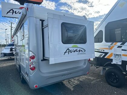 Avan Ovation M8 C Class