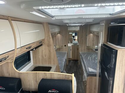 Avan Ovation M9 B Class