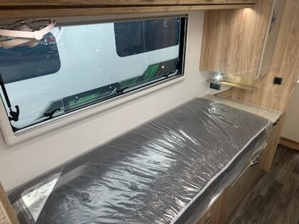 Avan Ovation M9 B Class