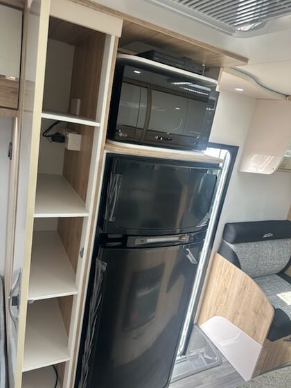 Avan Ovation M9 B Class