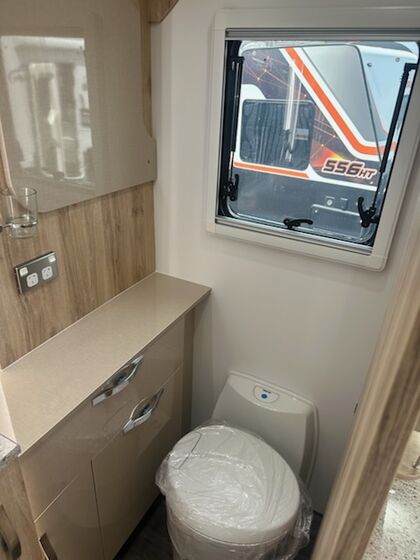 Avan Ovation M9 B Class