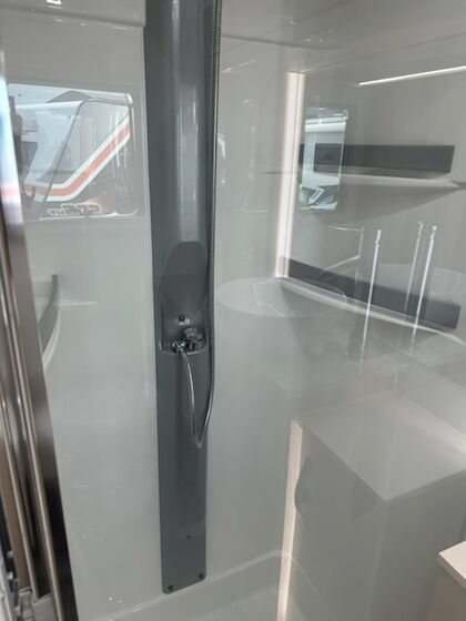 Avan Ovation M9 B Class