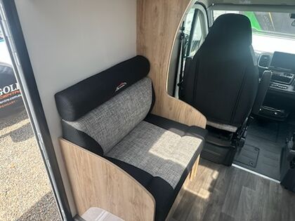 Avan Ovation M9 B Class