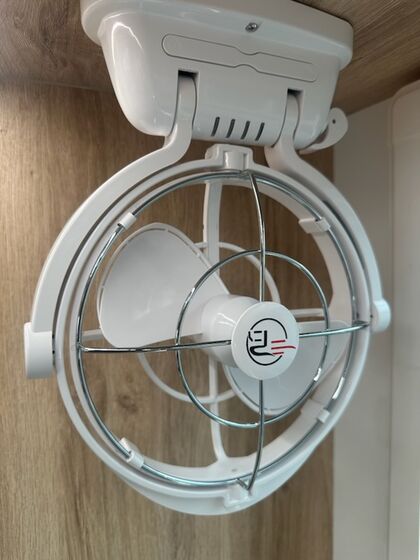 Avan Ovation M9 B Class