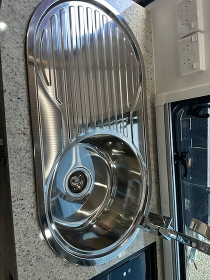 Golf Tourer 607 HT Single Beds