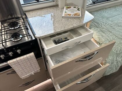 Golf Tourer 607 HT Single Beds